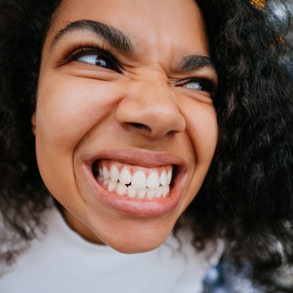 Ti svegli con la mandibola stanca? Guida completa al Bruxismo (e come risolverlo)